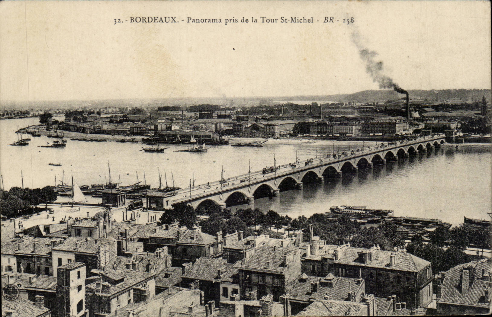 CPA Bordeaux Panorama pris de la Tour St Michel