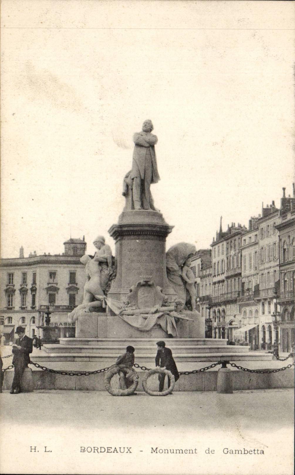 CPA Bordeaux Monument de Gambetta