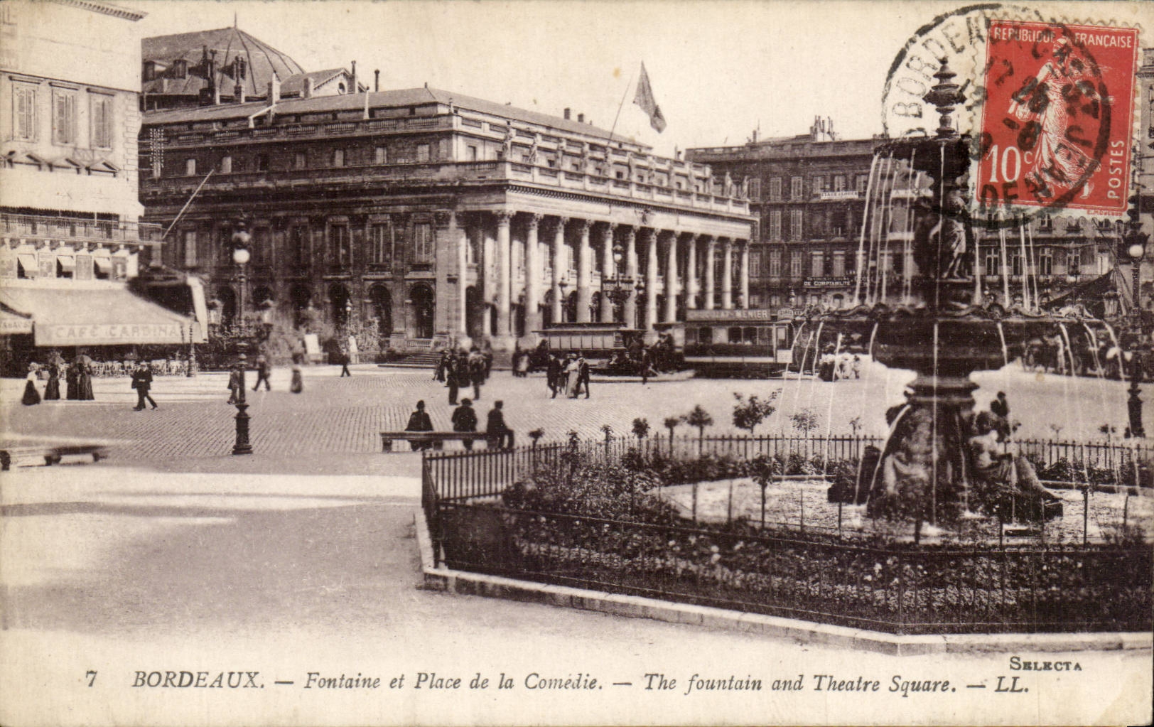 CPA Bordeaux Fontaine et place de la Comedie 