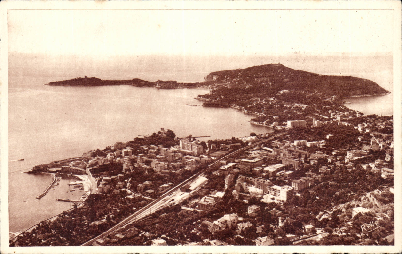 CPA Beaulieu sur mer et le cap Ferrat vu de la route de a moyenne corniche