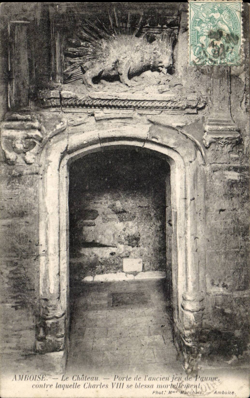 CPA Amboise Le chateau Porte de l'ancien jeu de paume 