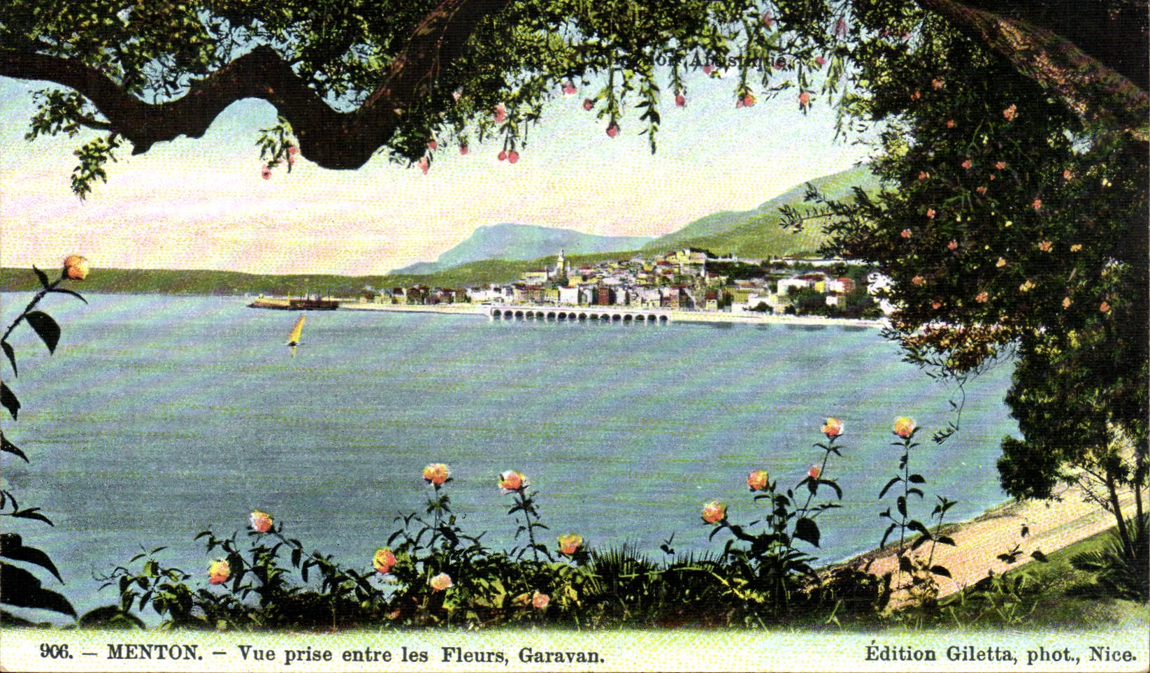 CPA Menton Vue prise entre les fleurs Garavan