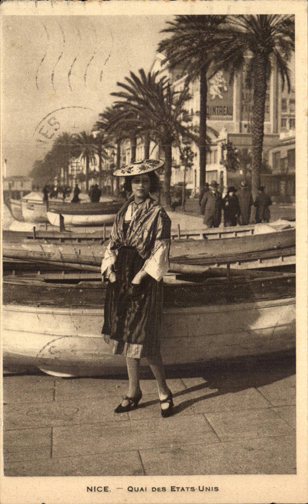Nice CPA Quai des etats Unis Folklore Coiffe Costume
