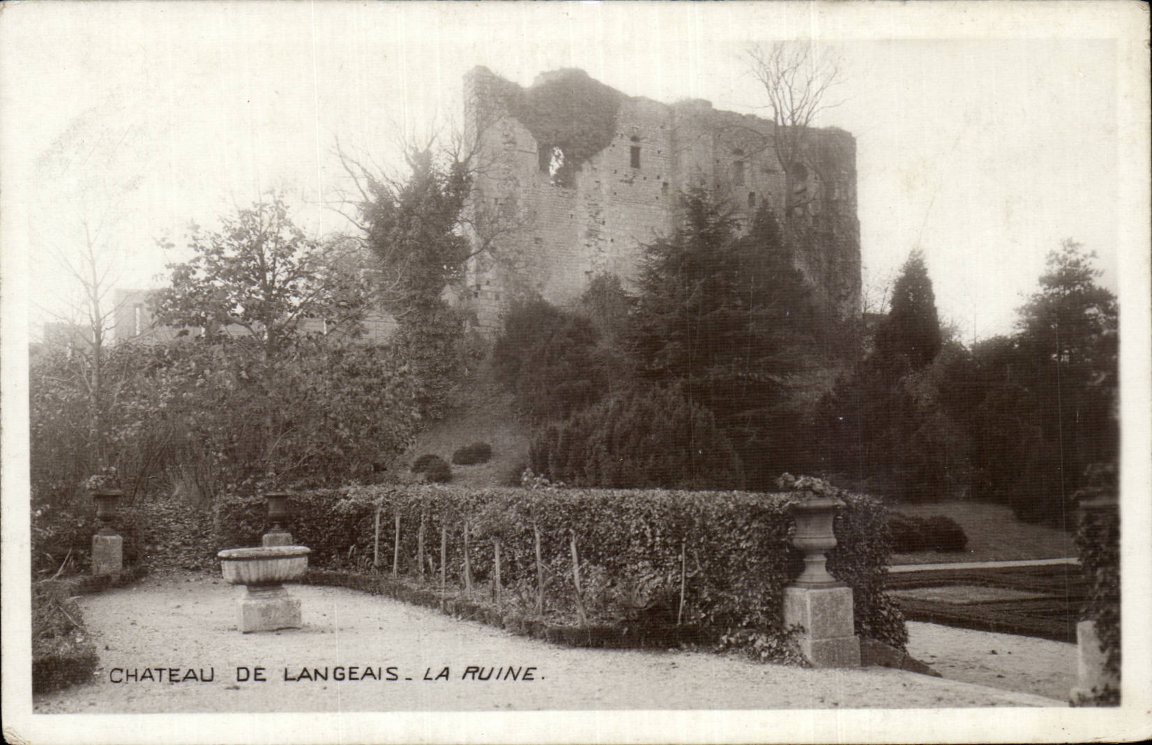 CPA Langeais La ruine ruine de l'ancien chateau 