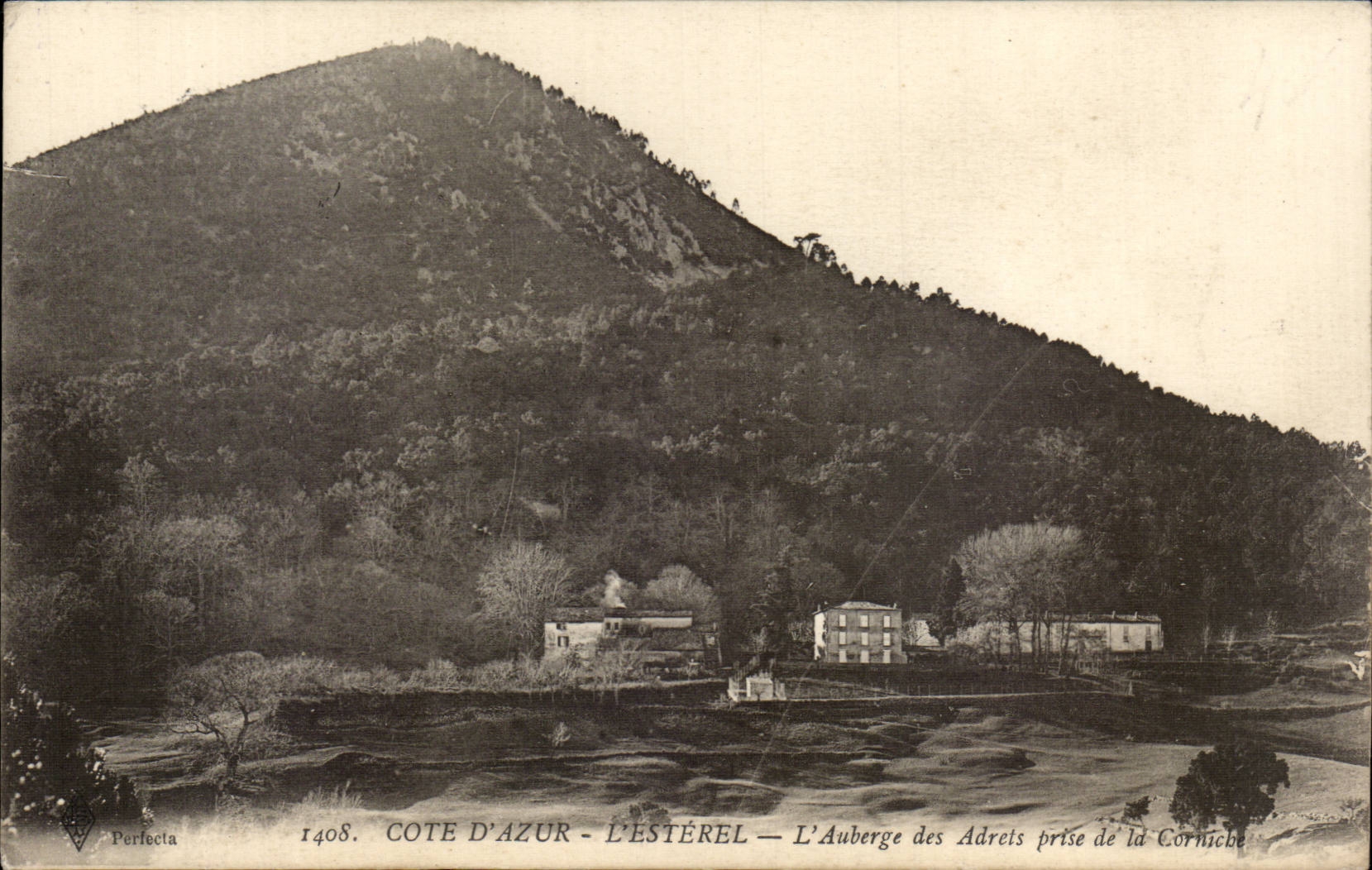CPA L'Esterel L'auberge ds Adrets prise de la Corniche