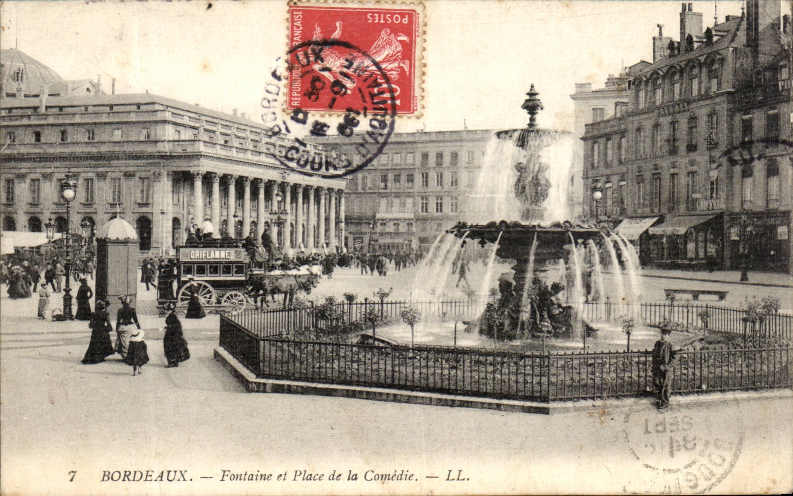 CPA Bordeaux Fontaine et place de la Comedie