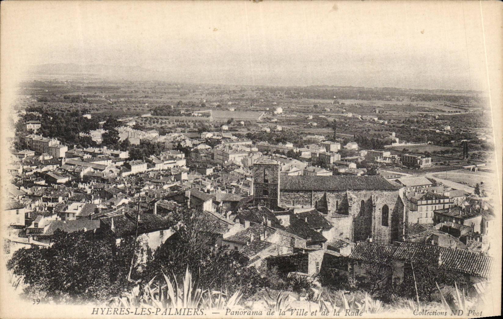 Hyères-les-Palmiers — Panorama de la Ville et de la Rade — Collections ND Phot