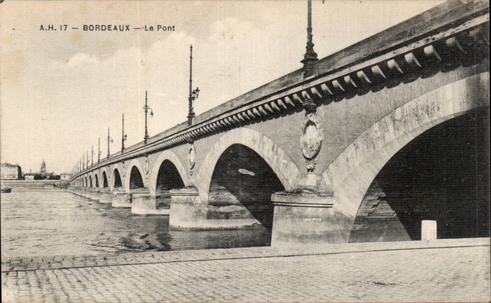 CPA Bordeaux Le pont