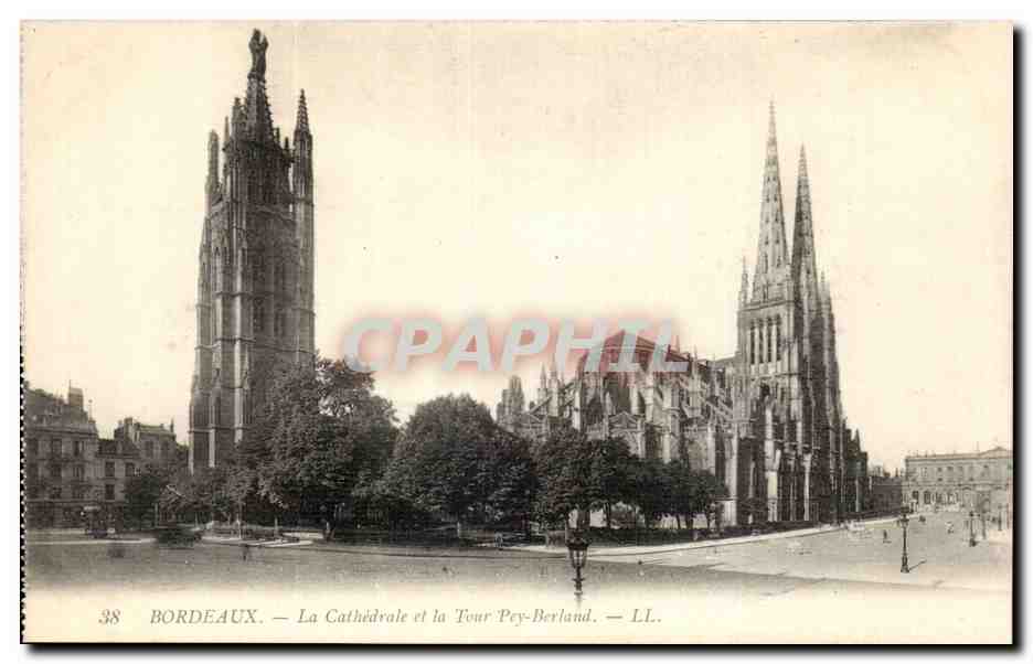 CPA Bordeaux La cathedrale et la tour Pey Berland