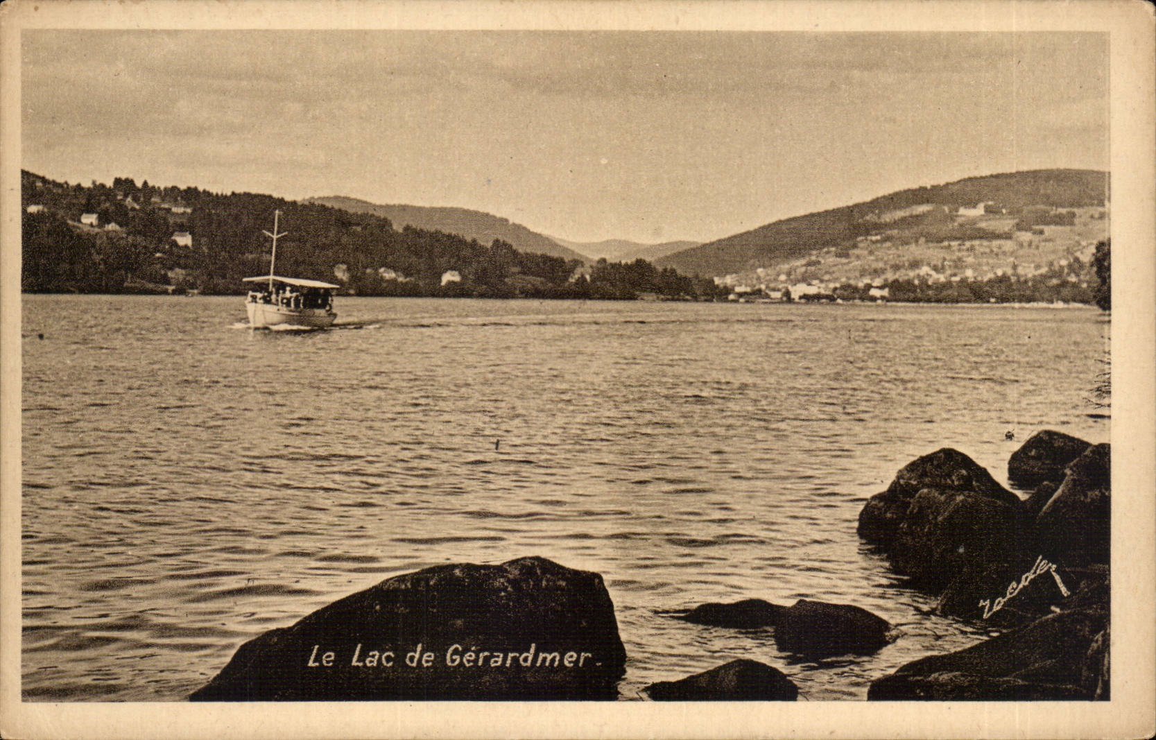 Le Lac de Gérardmer — vue du lac avec bateau — éditeur Localet, n° de série 545