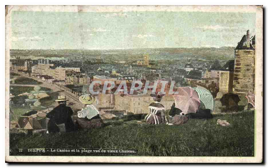 CPA Dieppe Le casino et la plage vue du vieux chateau