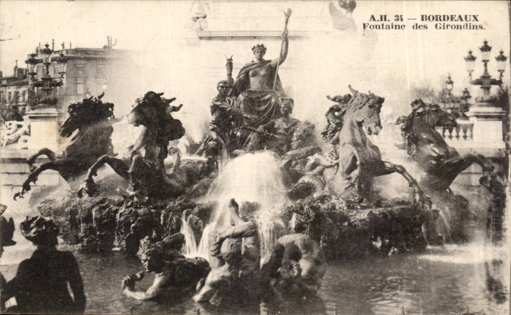 CPA Bordeaux Fontaine des Girondins
