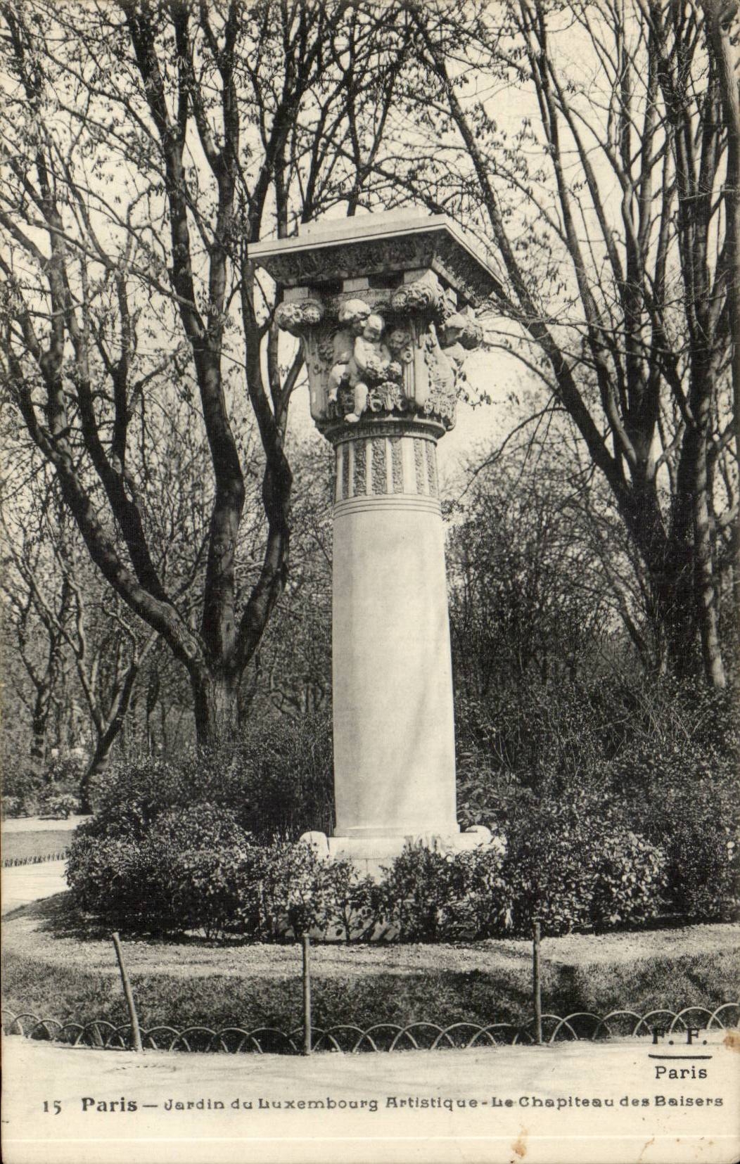 CPA Paris Luxembourg Jardin Le chapiteau des baisers