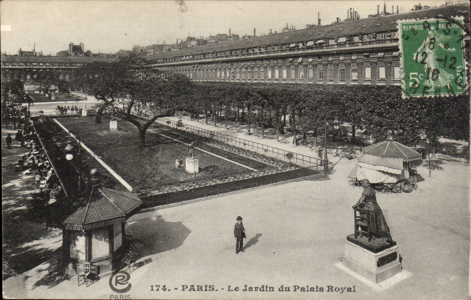 Paris CPA Jardin du palais royal