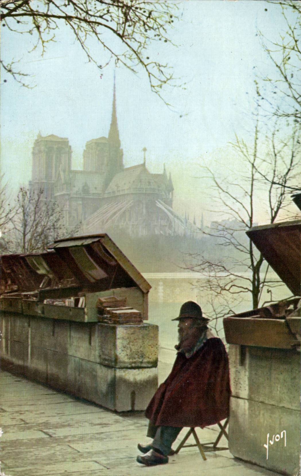 Paris CPSM Le bouquiniste des quais Notre Dame