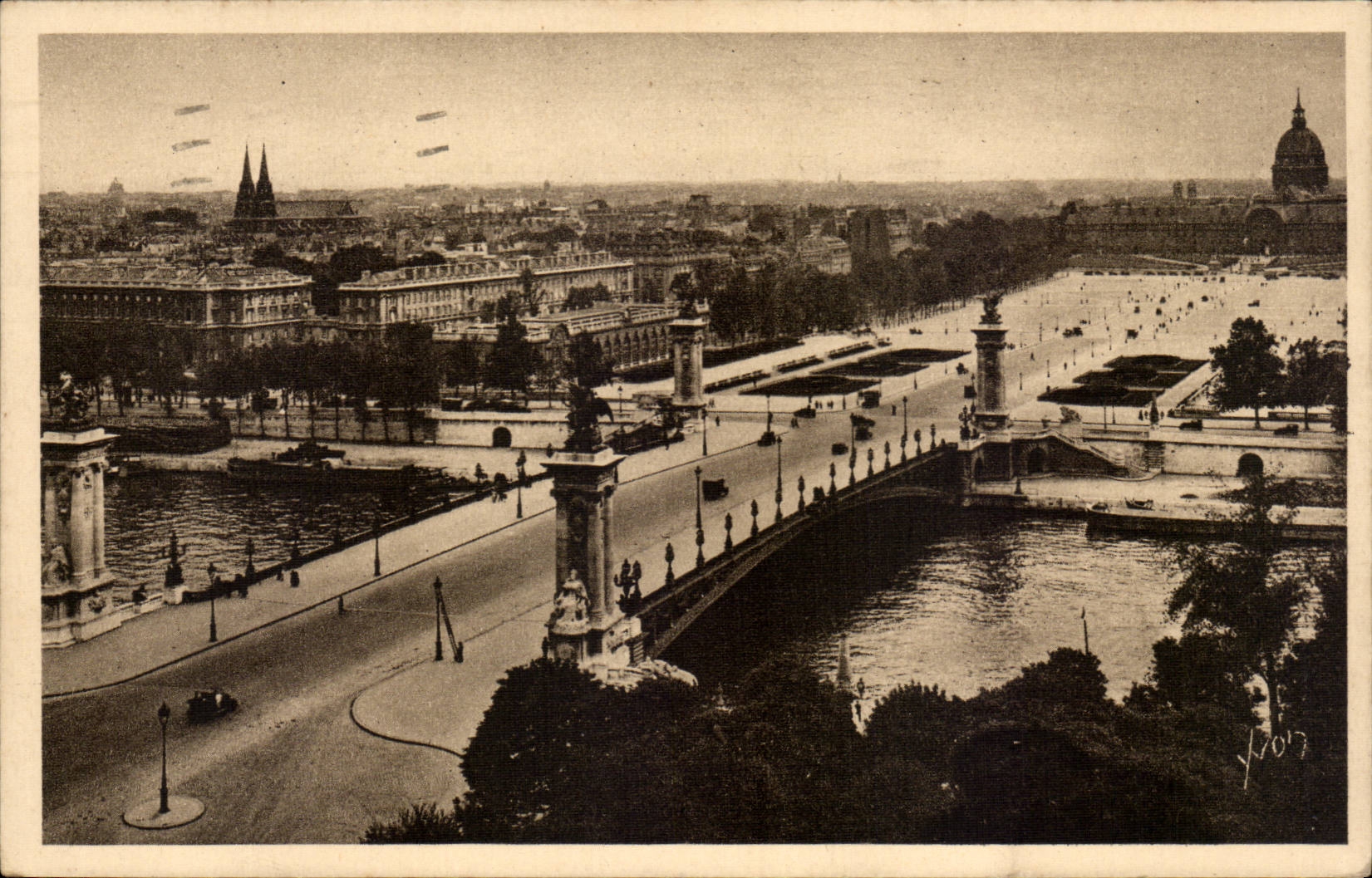 CPA Paris Le pont Alexandre III et l'esplanade des Invalides