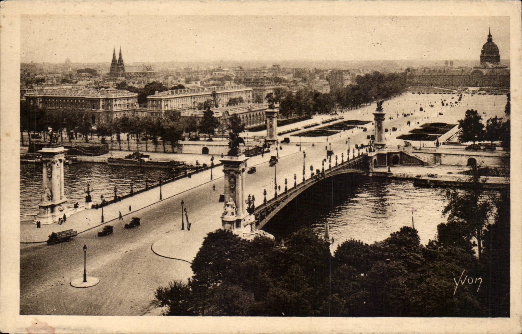 CPA Paris Le pont Alexandre III et l'esplanade des Invalides
