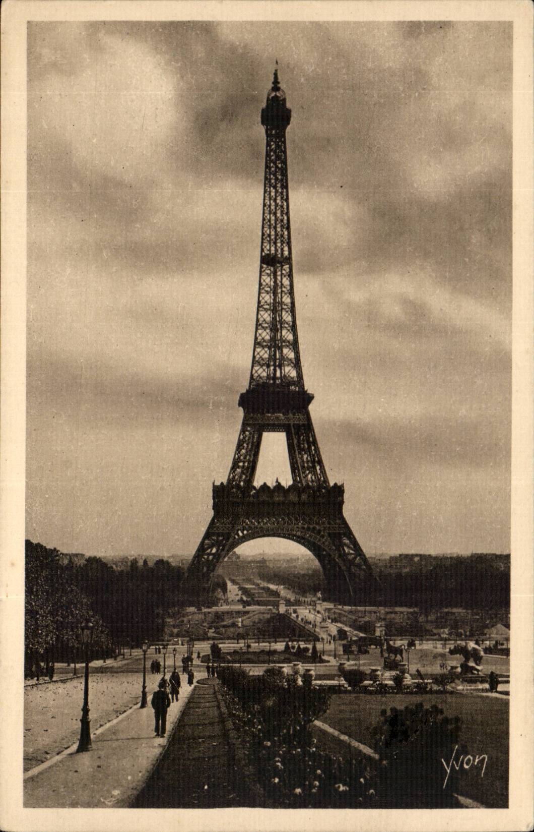Paris CPA La Tour Eiffel