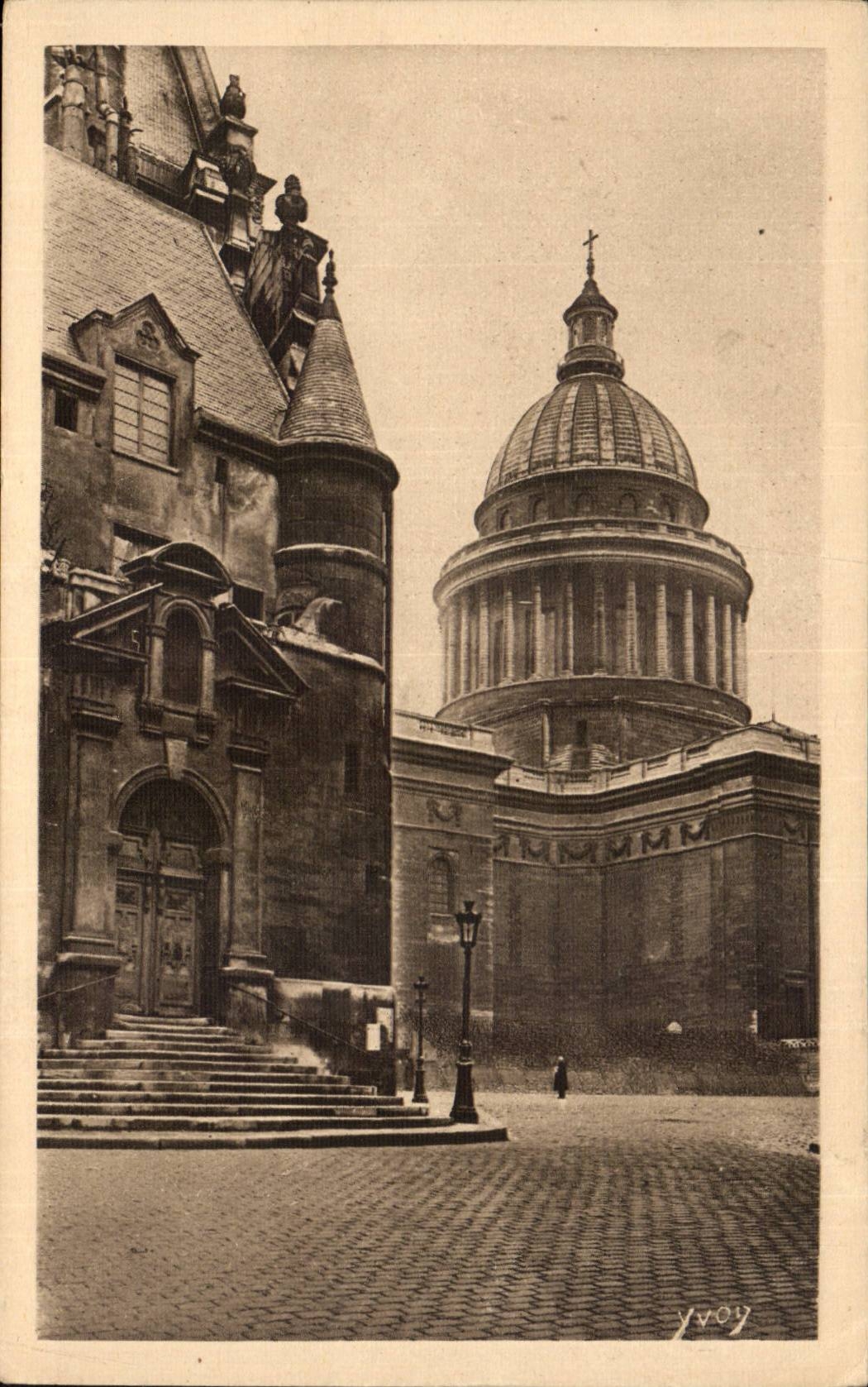 CPA Paris entree laterale de l'eglise St Etienne du Mont et dome du Pantheon