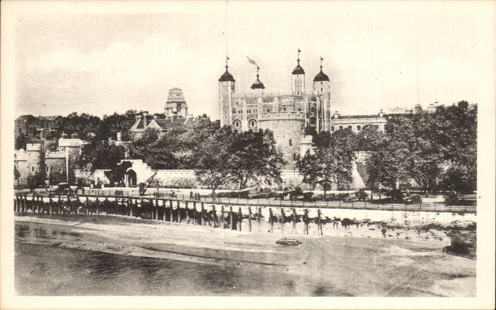 CPA Great Britain London Londres Tower of London General view from the Thames
