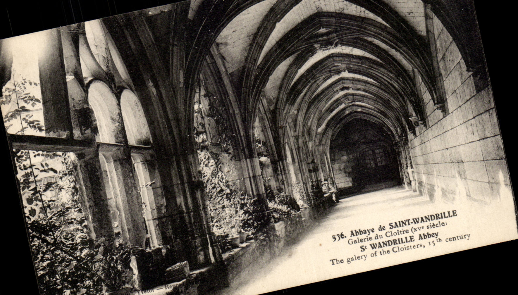 CPA Abbaye de St Wandrille Galerie du cloitre