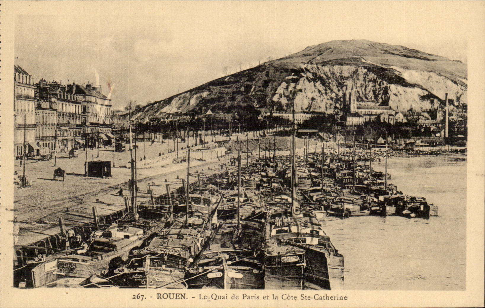 CPA Rouen Le quai de Paris et la cote Ste Catherine