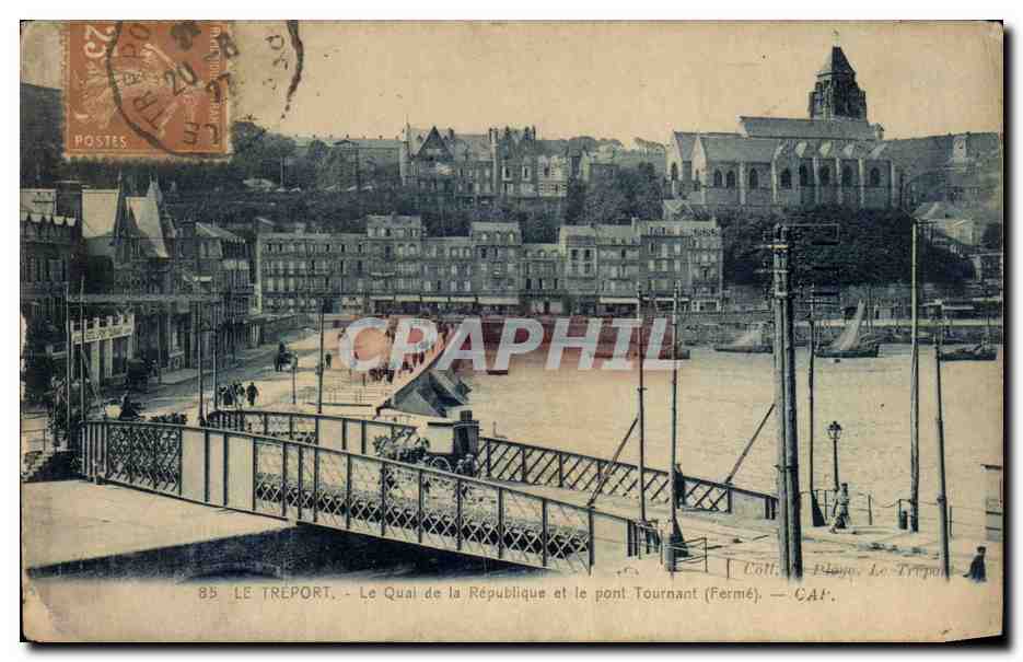 CPA Le Treport Le quai de la Republique et le pont tournant (ferme)