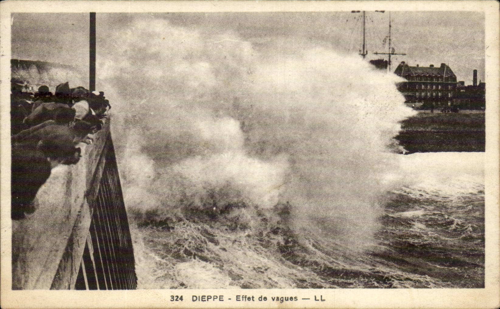 CPA Dieppe Effet de vagues