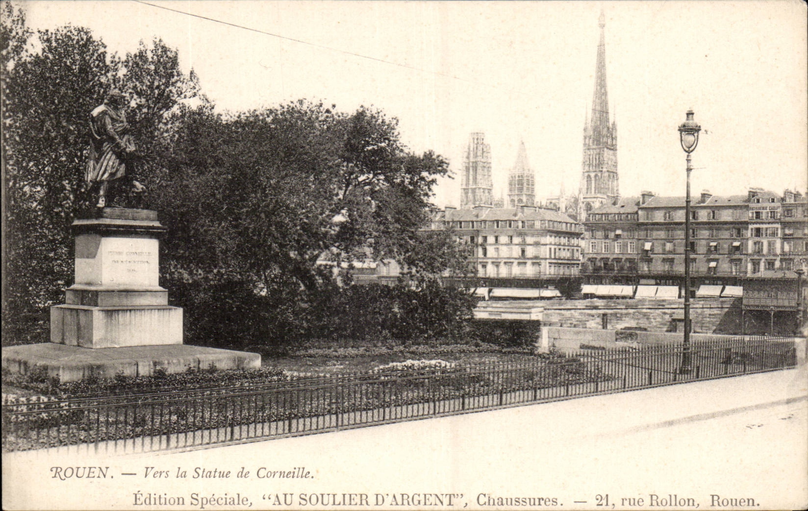 CPA Rouen Vers la statue de Corneille ( publicite Au soulier d'argent 21 rue Rollon )