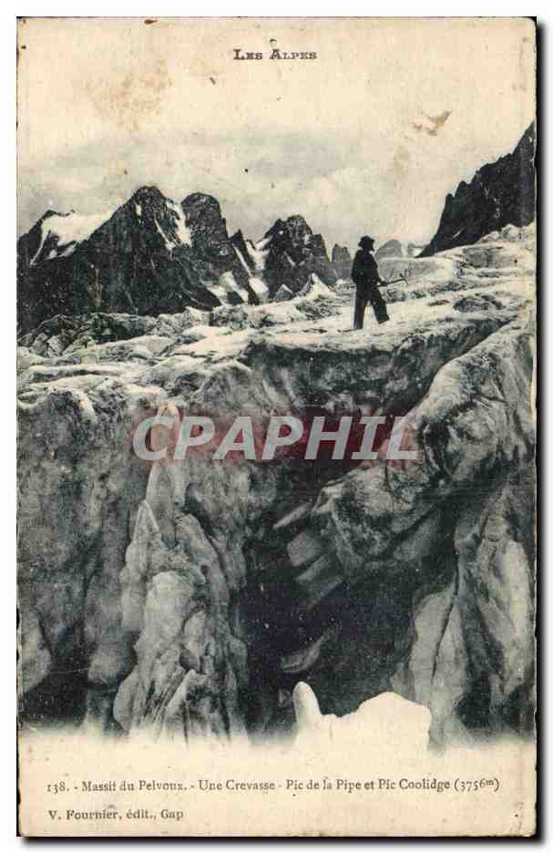 CPA Massif du Pelvoux Une crevasse Pix de la Pipe et le pic Coolige