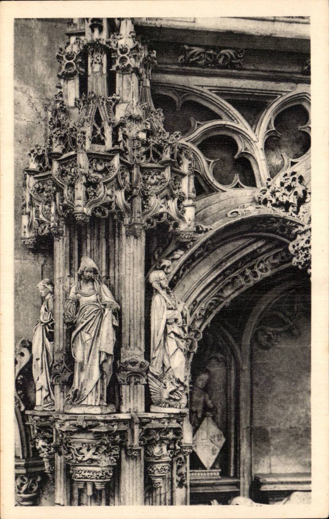 Tombeau de Marguerite de Bourbon — détail — Serv. Commercial Monuments Historiques, Paris