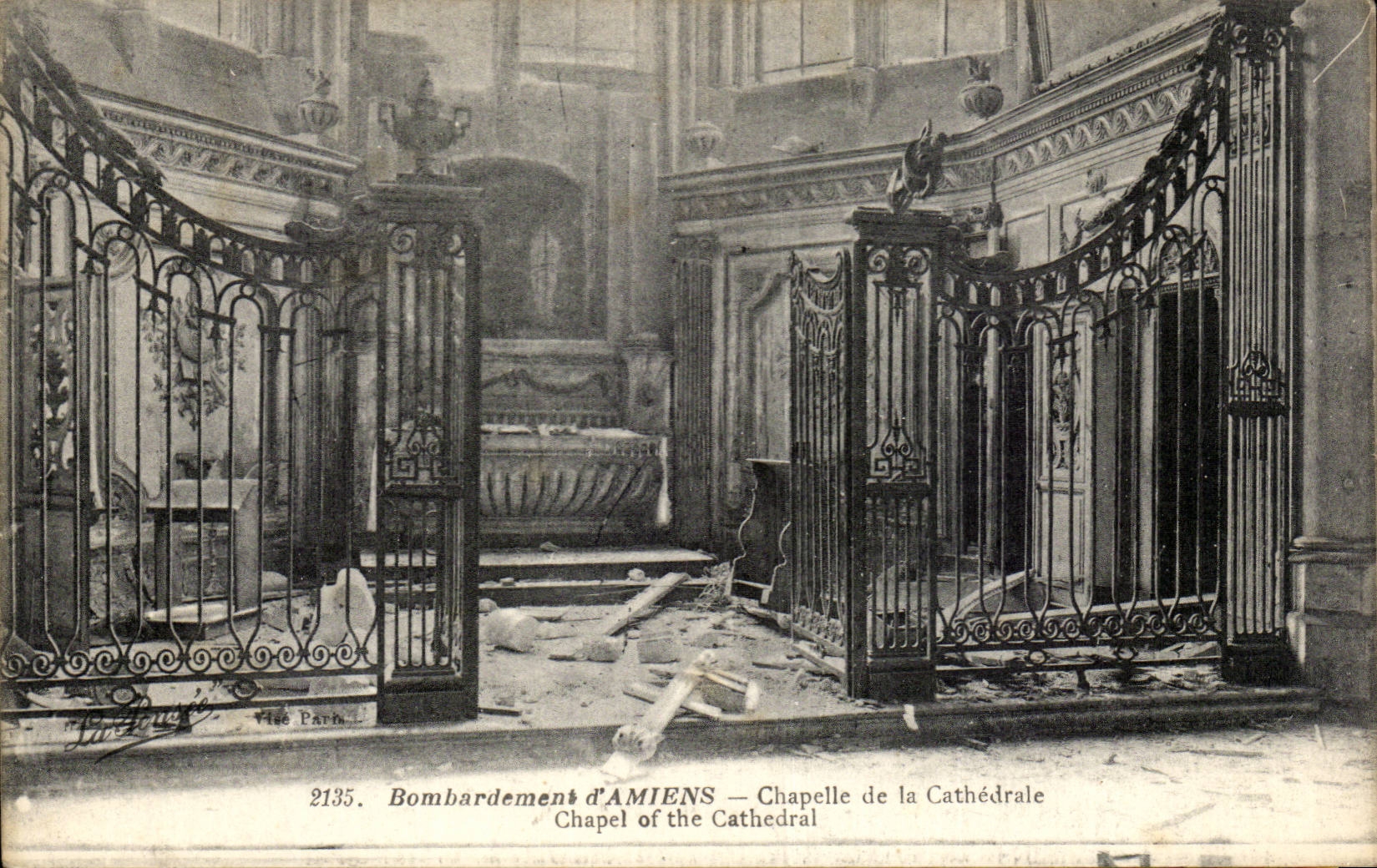 CPA Cathedrale d'Amiens Bombardement Chapelle 