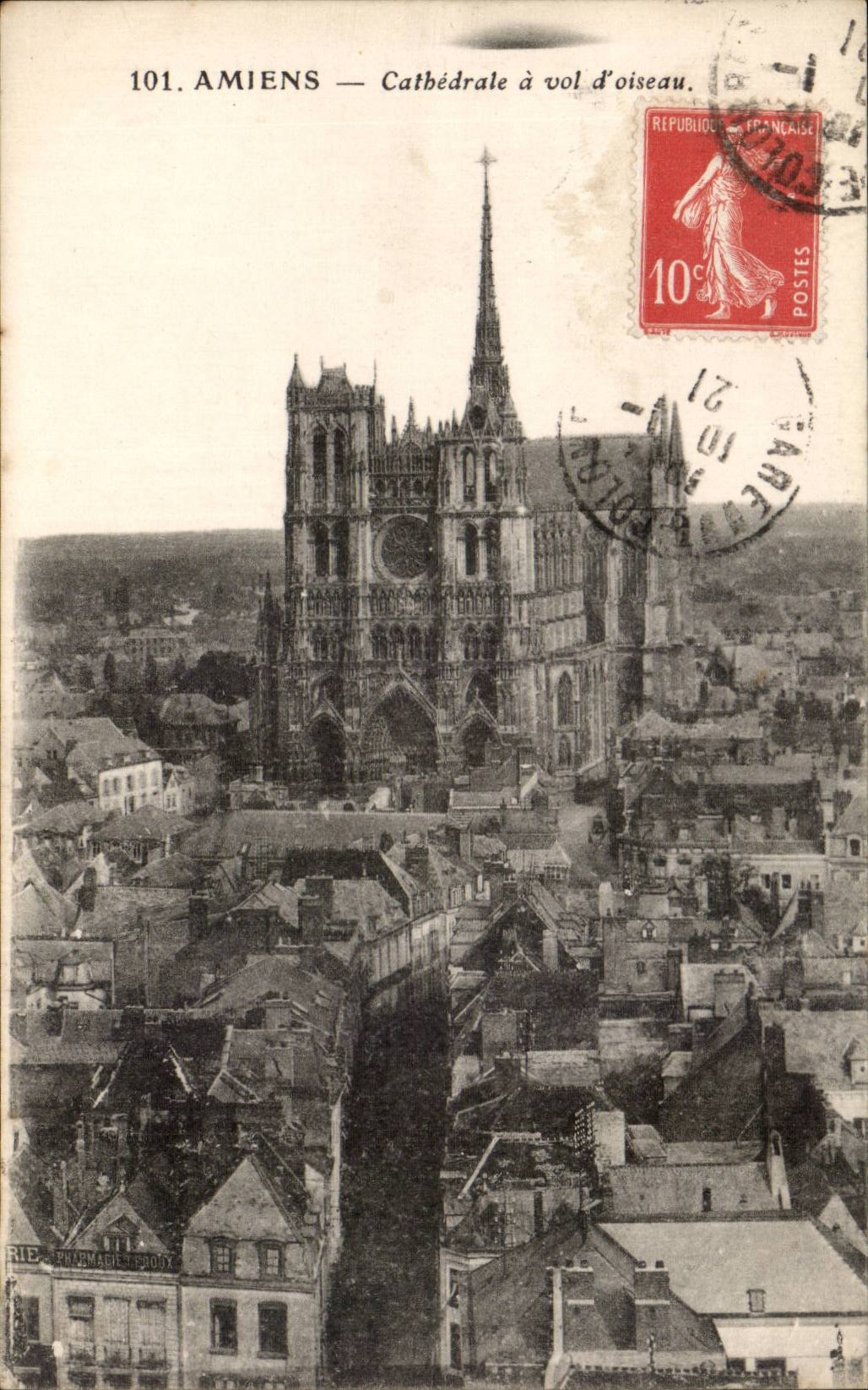 CPA Amiens La cathedrale a vol d'oiseau
