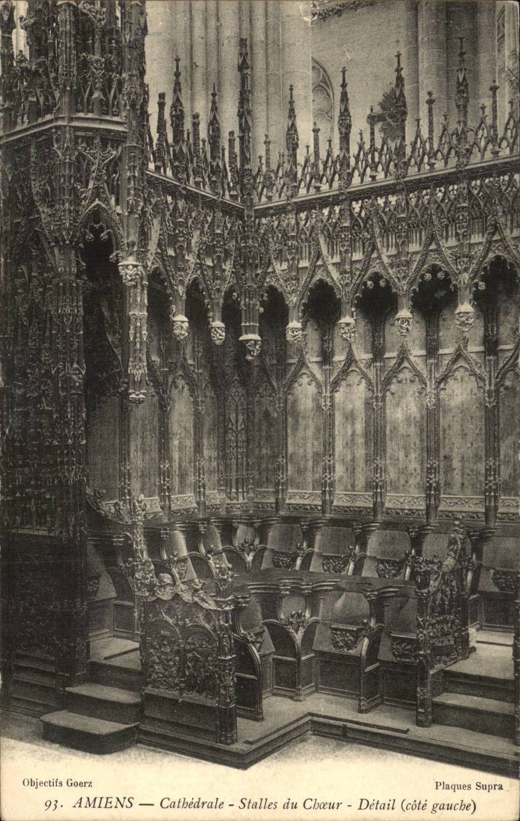 CPA Amiens La cathedrale Stalles du choeur Detail 