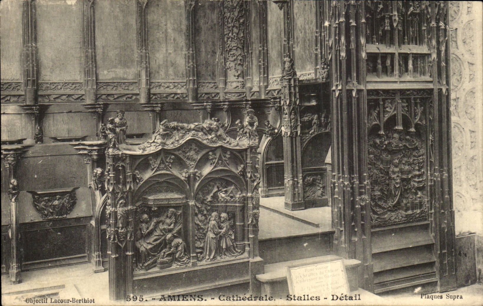 CPA Amiens La cathedrale Stalles Detail