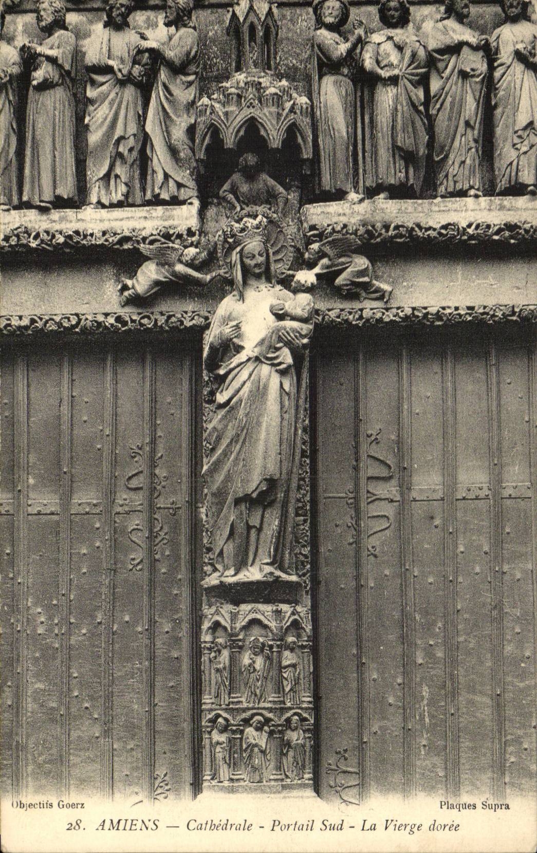 CPA Amiens La cathedrale Portail Sud La vierge doree