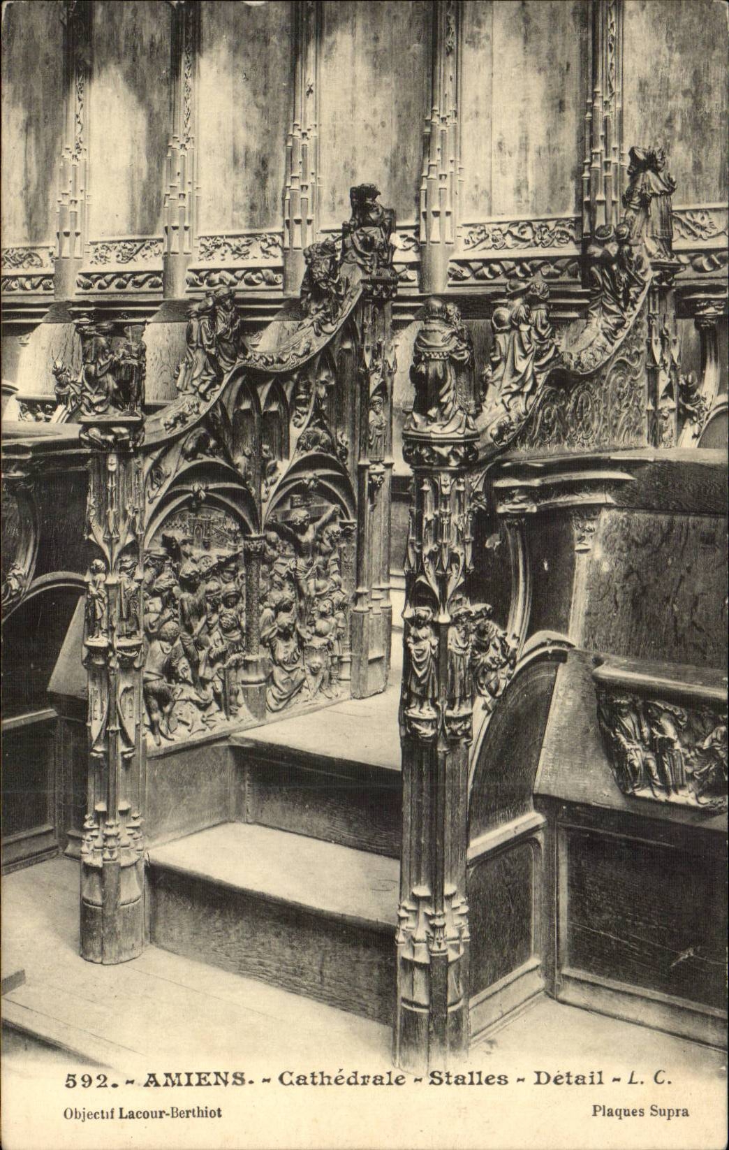 CPA Amiens La cathedrale Stalles Detail