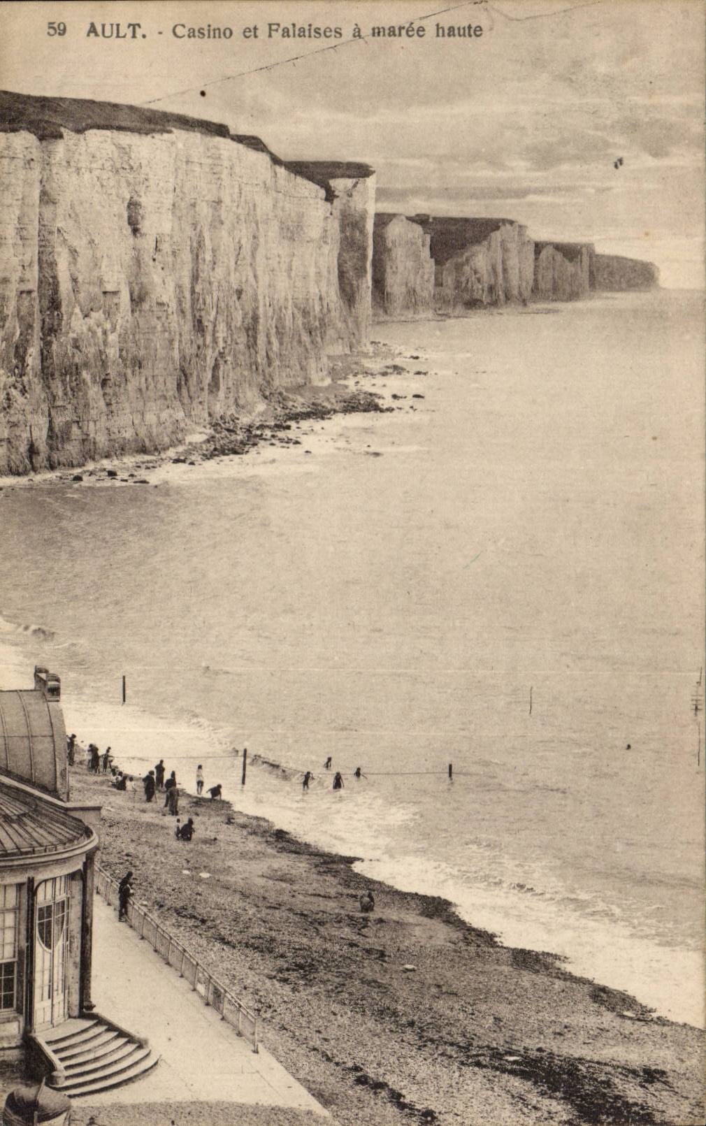 CPA Ault Casino et falaises a maree haute