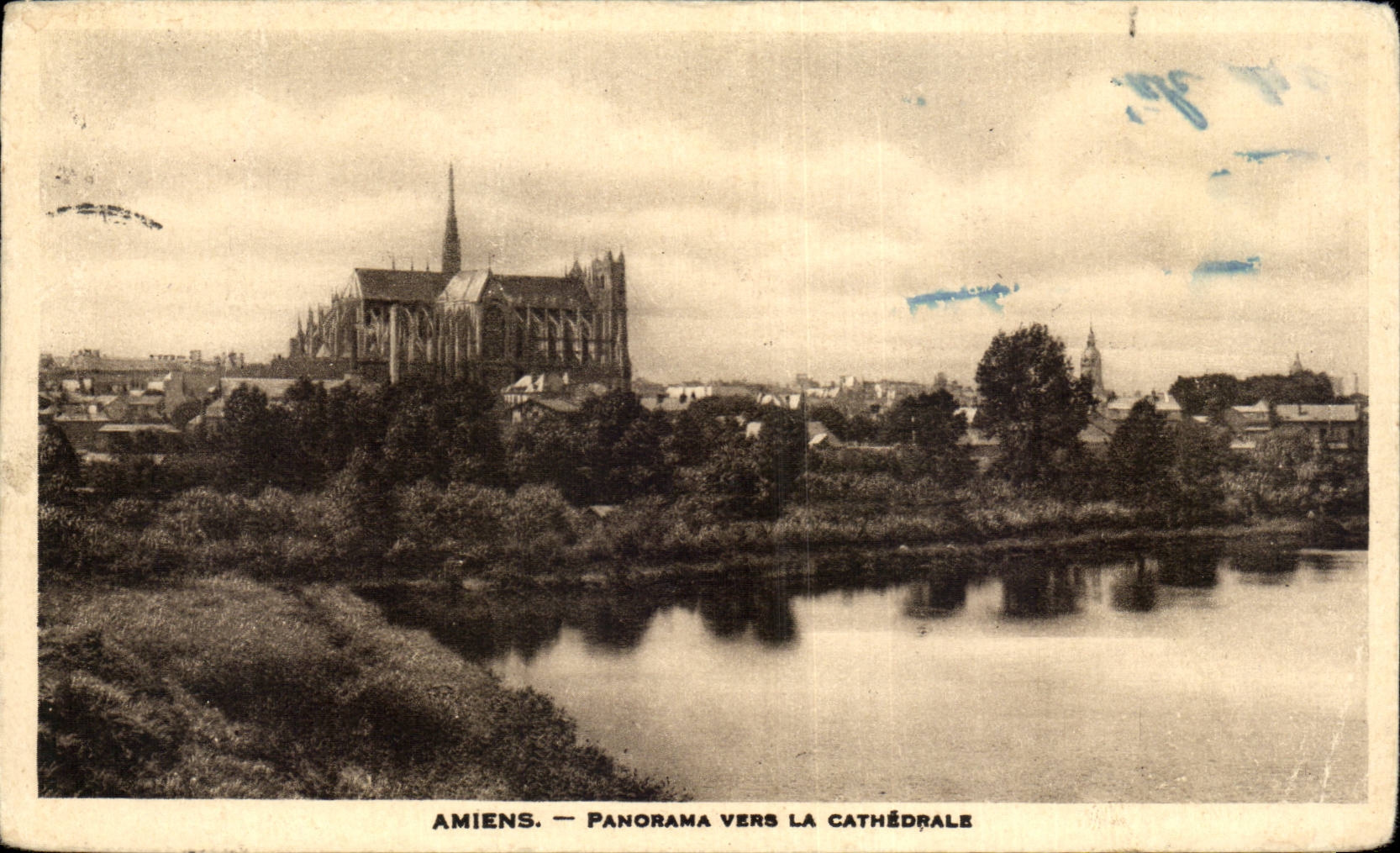 CPA Amiens Panorama vers la cathedrale