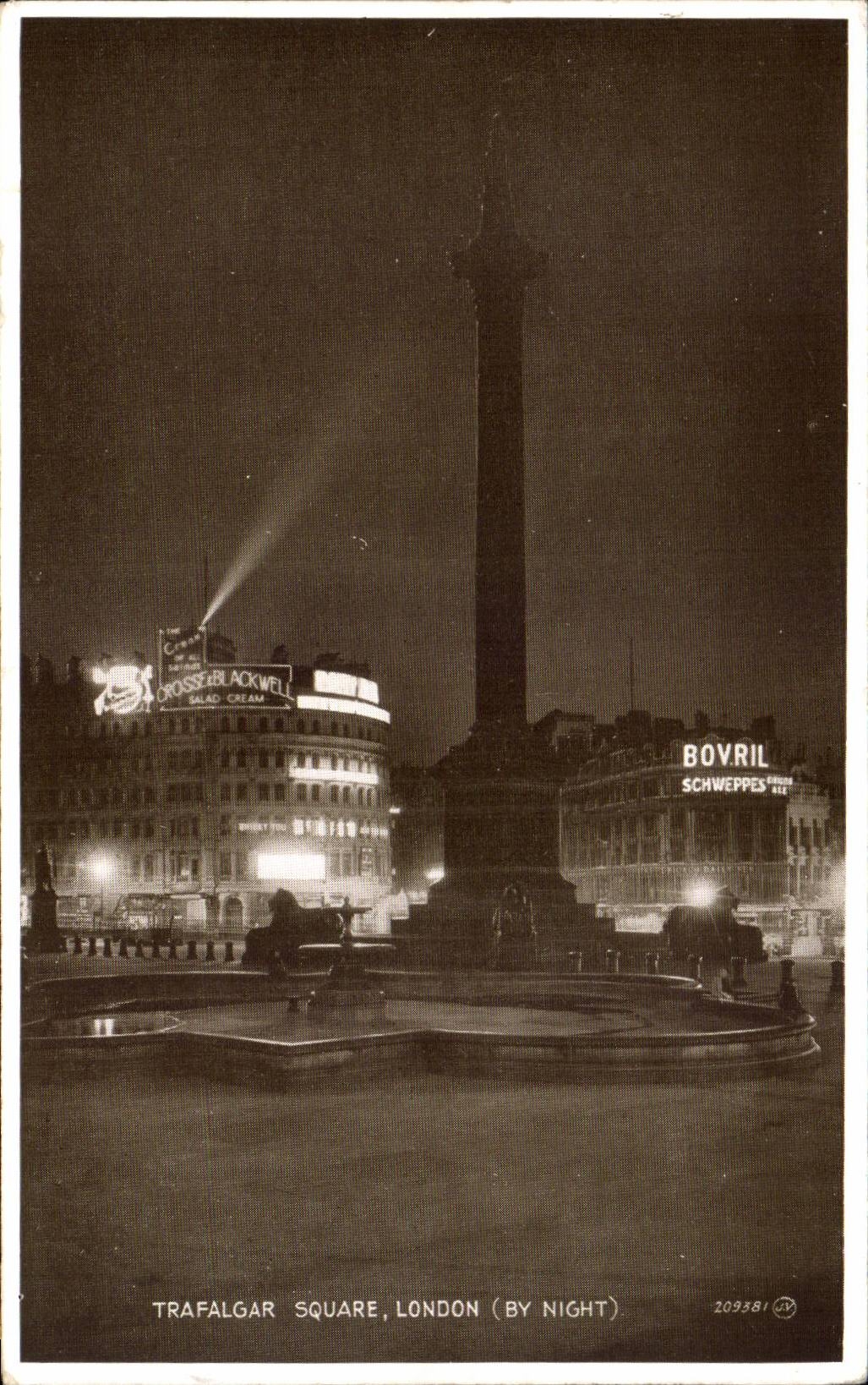 CPA Londres London Trafalgar Square By night