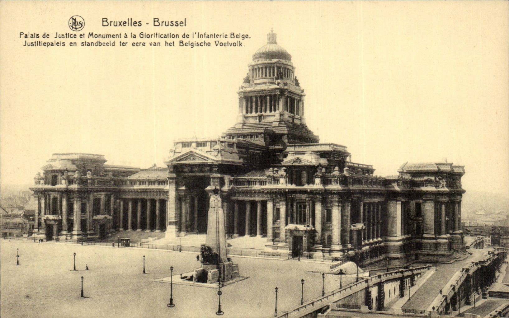 CPA Bruxelles Palais de justice et monument de glorification de l'infanterie belge