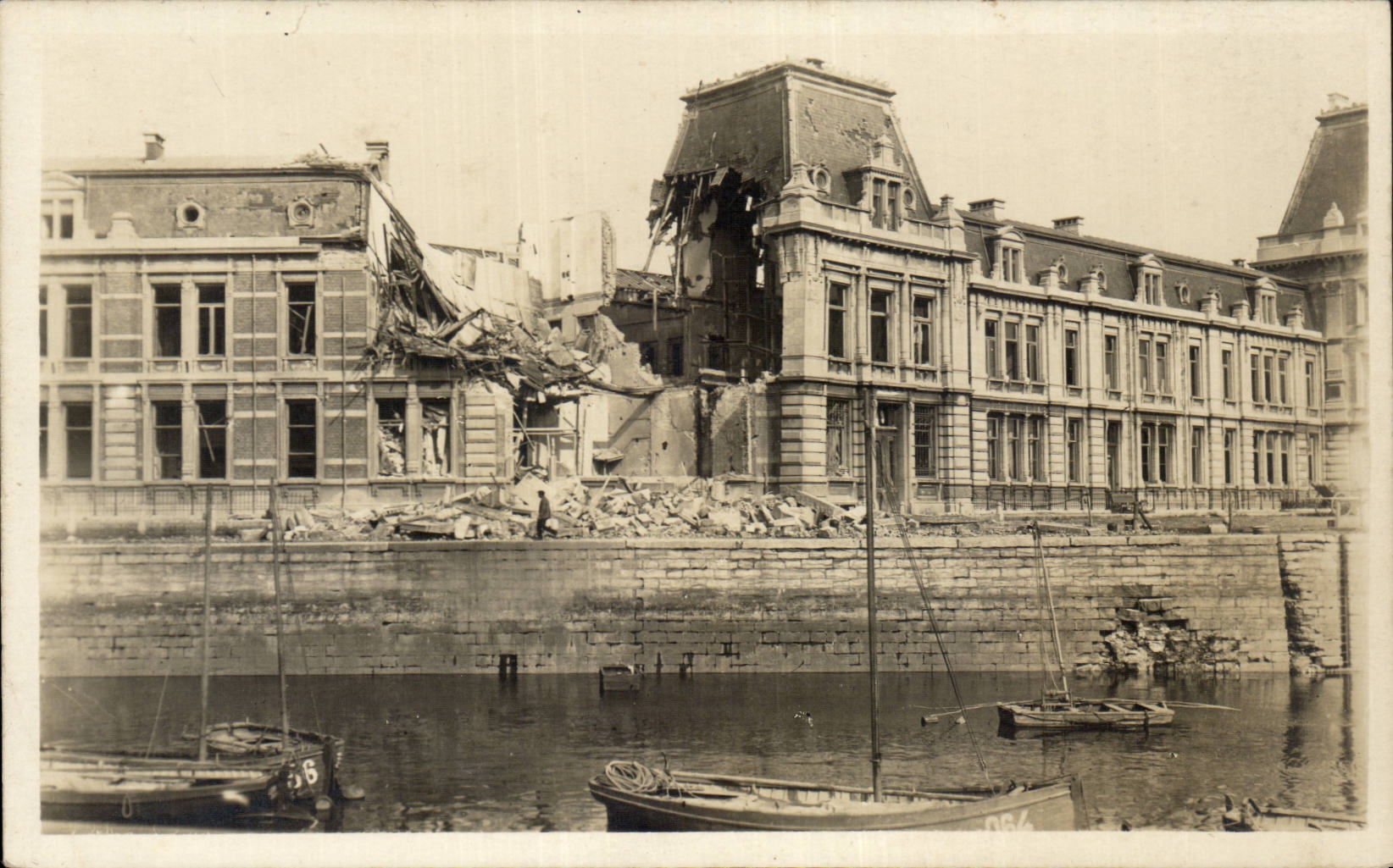 Destruction de bâtiments à Ostende — éditeur anonyme, n° de série non visible