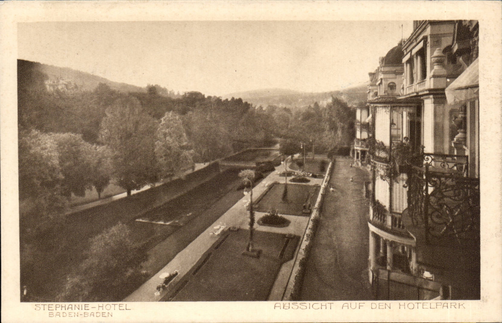CPA Baden Baden Stefanie Hotel Aussicht auf den Hotelpark