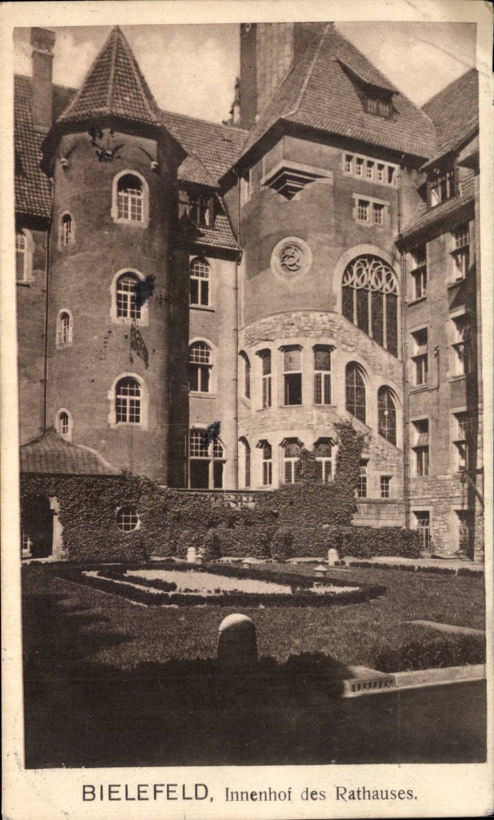 CPA Bielefeld Innenhof des Rathauses