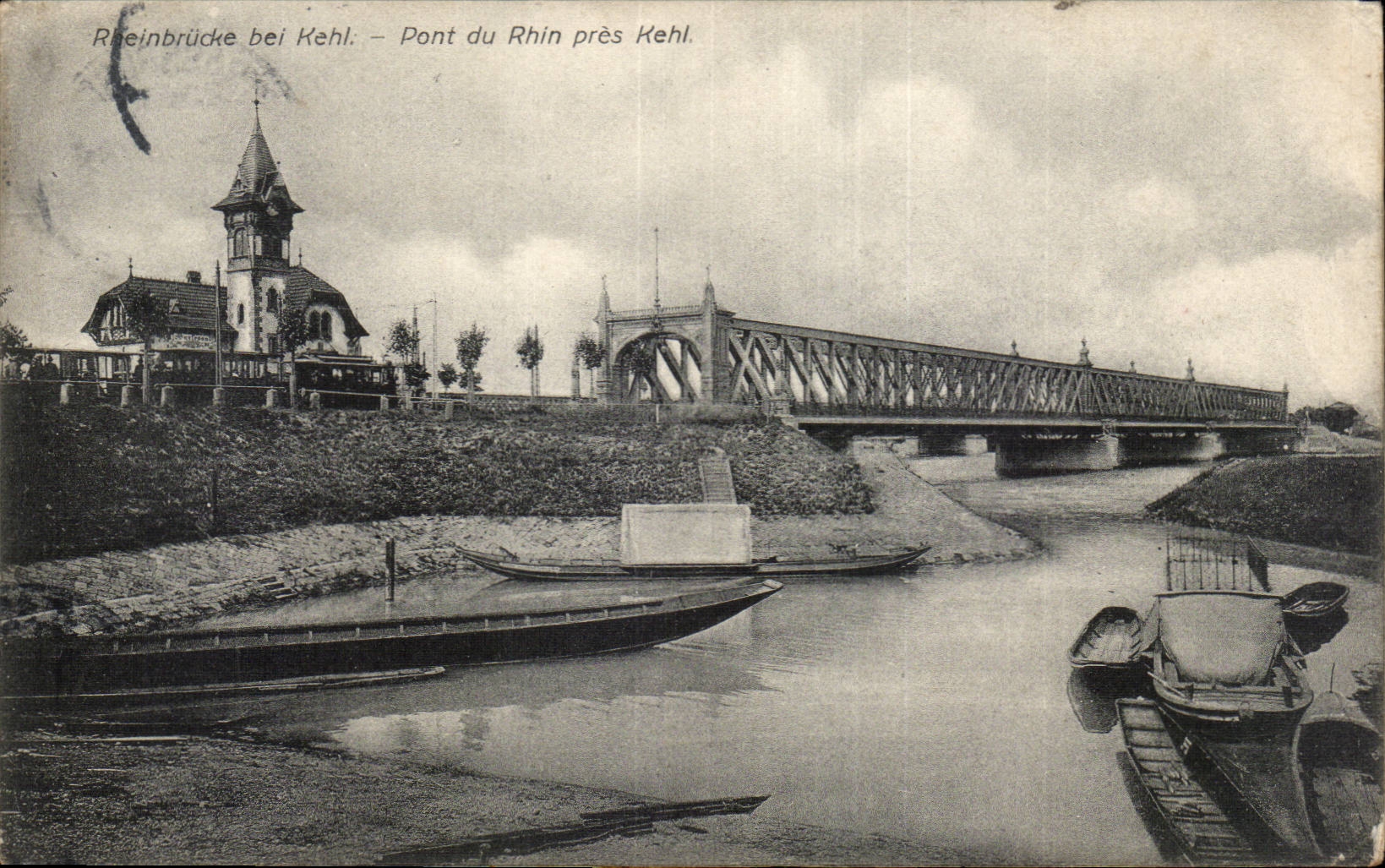 Rheinbrücke bei Kehl — Blick auf die Brücke und das Gebäude am Ende — K.-NSTVERLAG E. HARTMANN, STRASSBURG, n° 31