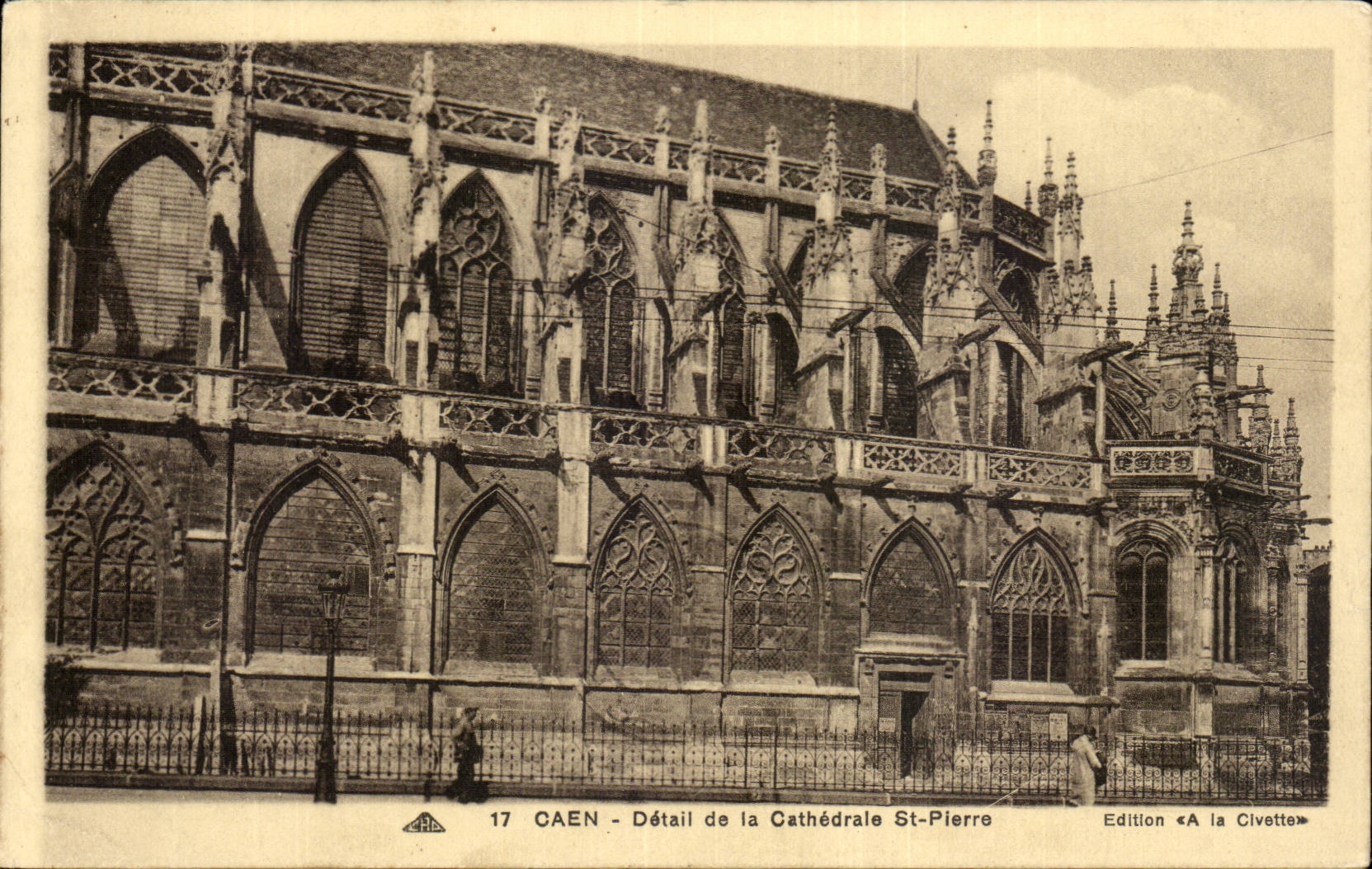 CPA Caen Detail de la cathedrale St Pierre