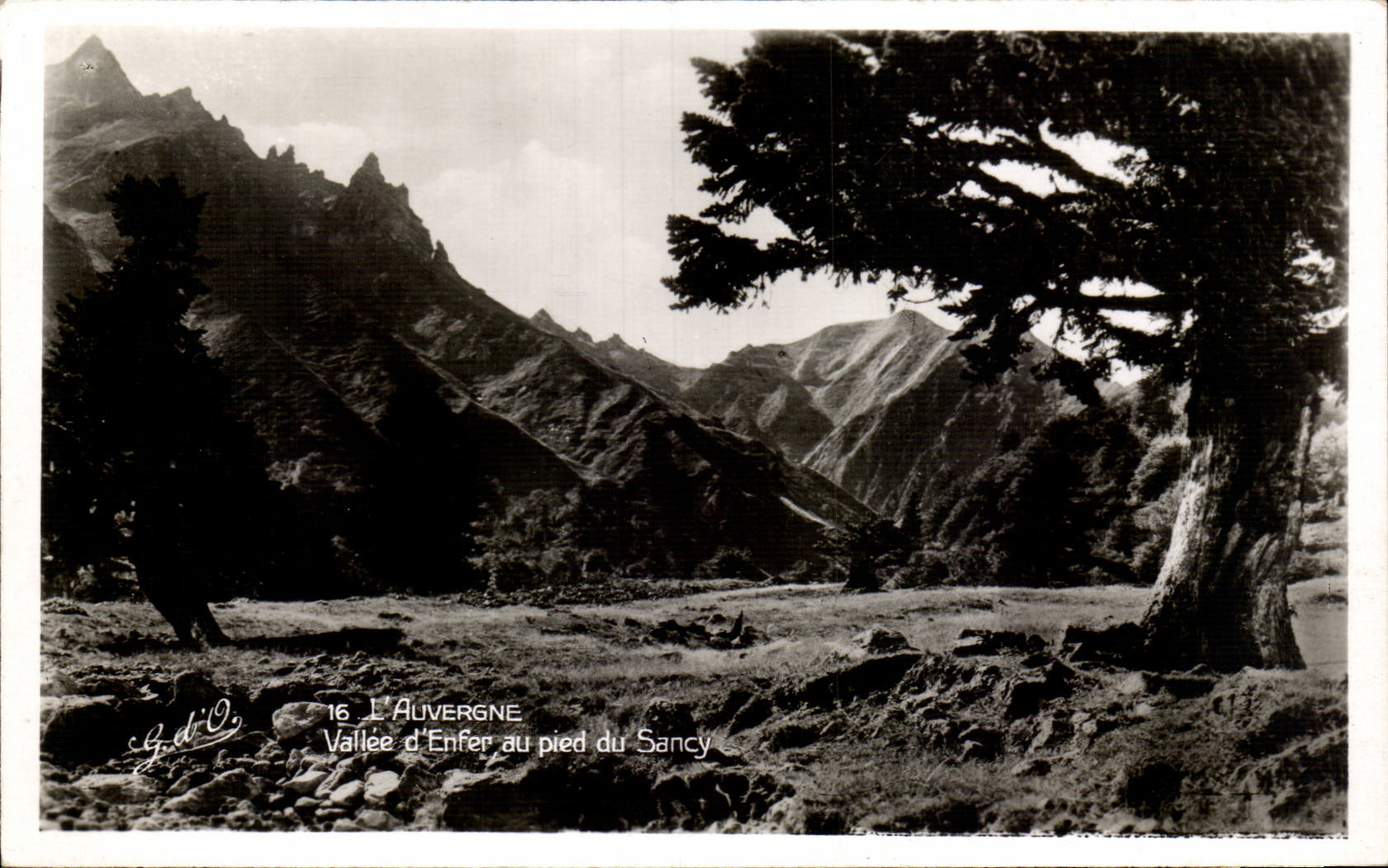 Vallee d'Enfer au pied du Sancy — Auvergne — G. d'O.