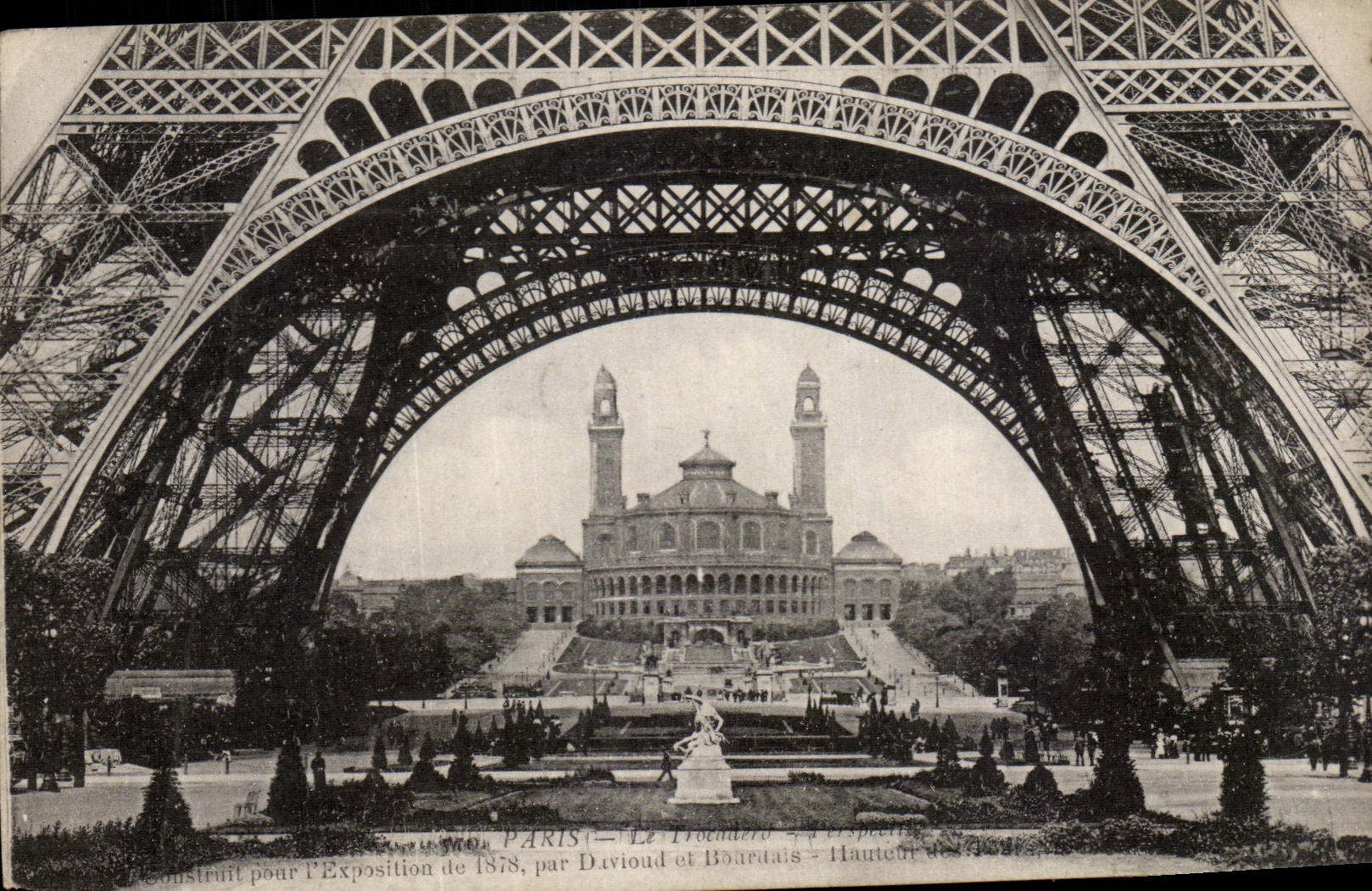 Paris - 16 - Le Trocadero - vue prise sous la Tour Eiffel - Eiffel Tower - CPA 