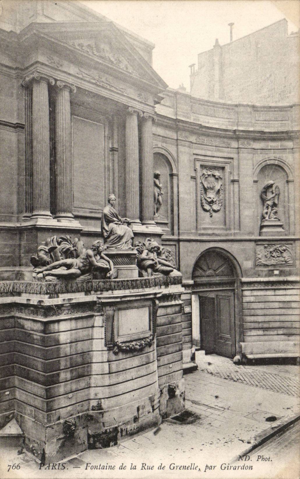 Paris - 7 - Rue de Grenelle - La Fontaine - CPA 
