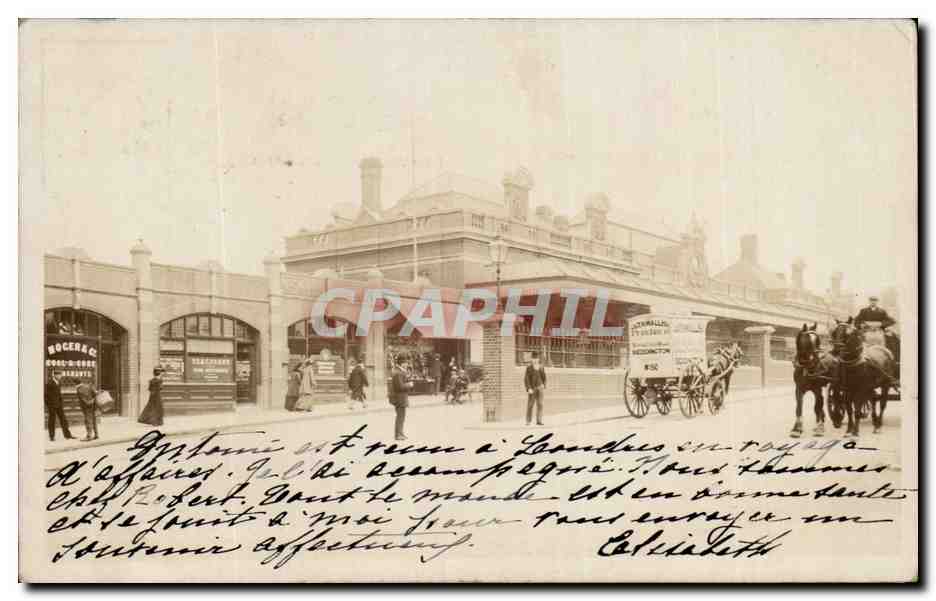 Gare de Londres — vue de la gare avec calèches — éditeur R. & C. Photo Series